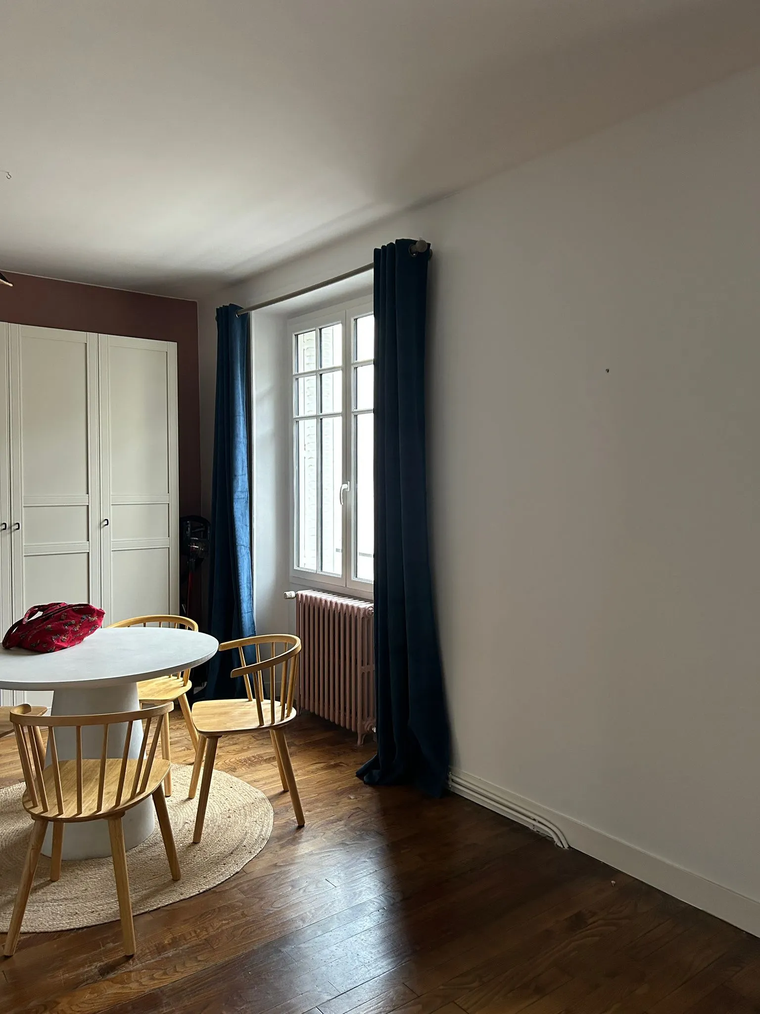 La salle à manger, côté rue